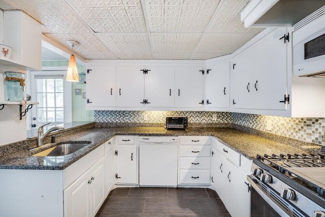 281 Gosnold Street, Hyannis, MA 02601