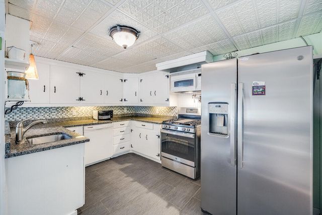 281 Gosnold Street, Hyannis, MA 02601