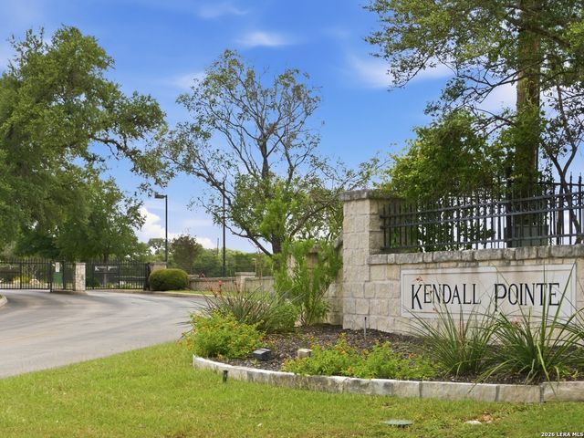 203 Kendall Pointe Dr, Boerne, TX 78015