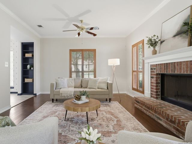 203 Kendall Pointe Dr, Boerne, TX 78015