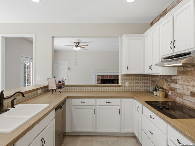 203 Kendall Pointe Dr, Boerne, TX 78015