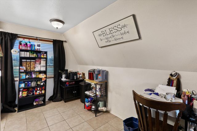 555 W Broadway Ave, Reardan, WA 99029