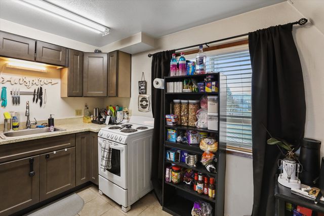 555 W Broadway Ave, Reardan, WA 99029