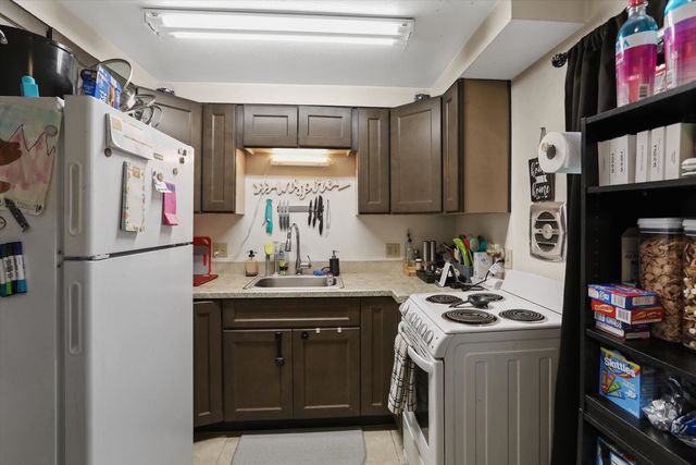 555 W Broadway Ave, Reardan, WA 99029