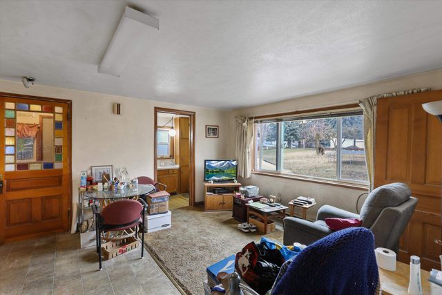 555 W Broadway Ave, Reardan, WA 99029
