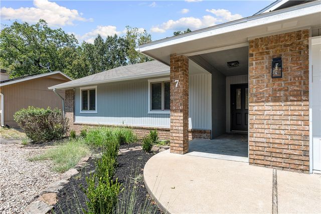 7 Whitwick Lane, Bella Vista, AR 72715