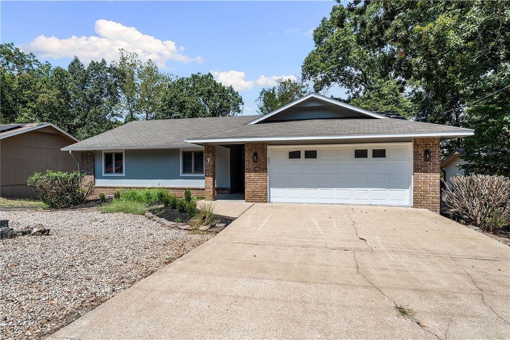 7 Whitwick Lane, Bella Vista, AR 72715