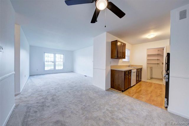 39887 Village Wood Lane, Novi, MI 48375