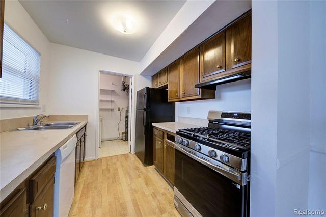 39887 Village Wood Lane, Novi, MI 48375