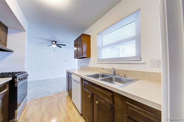 39887 Village Wood Lane, Novi, MI 48375