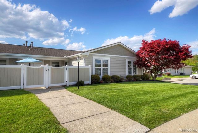 39887 Village Wood Lane, Novi, MI 48375