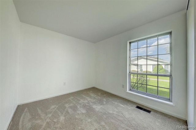 39887 Village Wood Lane, Novi, MI 48375