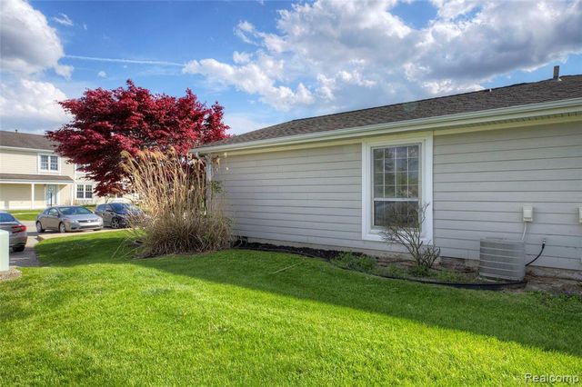 39887 Village Wood Lane, Novi, MI 48375