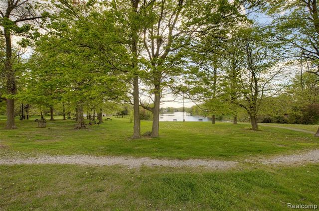 39887 Village Wood Lane, Novi, MI 48375