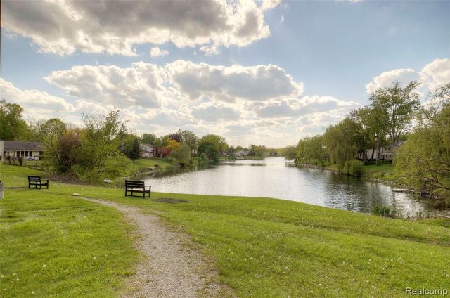 39887 Village Wood Lane, Novi, MI 48375