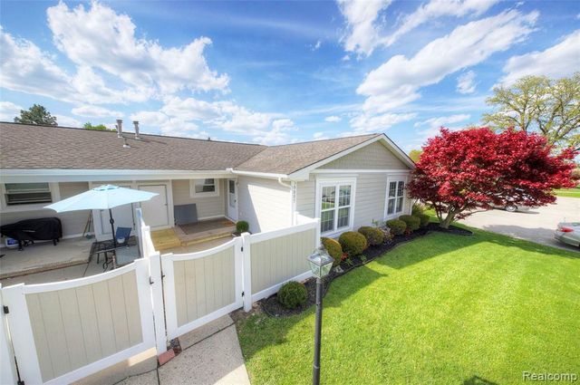 39887 Village Wood Lane, Novi, MI 48375