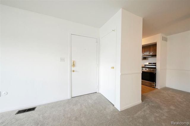 39887 Village Wood Lane, Novi, MI 48375