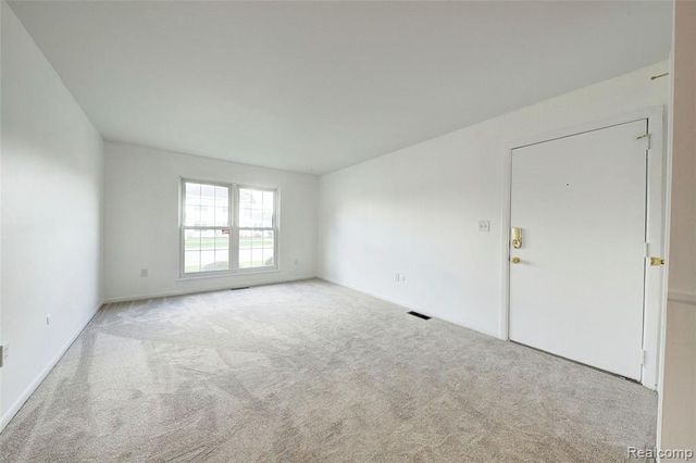 39887 Village Wood Lane, Novi, MI 48375