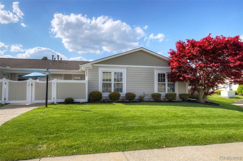 39887 Village Wood Lane, Novi, MI 48375