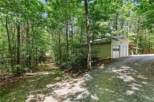 404 Kennedy Farm Road S, Trinity, NC 27370