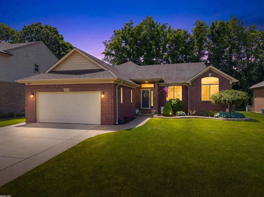 22350 Brantingham Road, Macomb, MI 48044