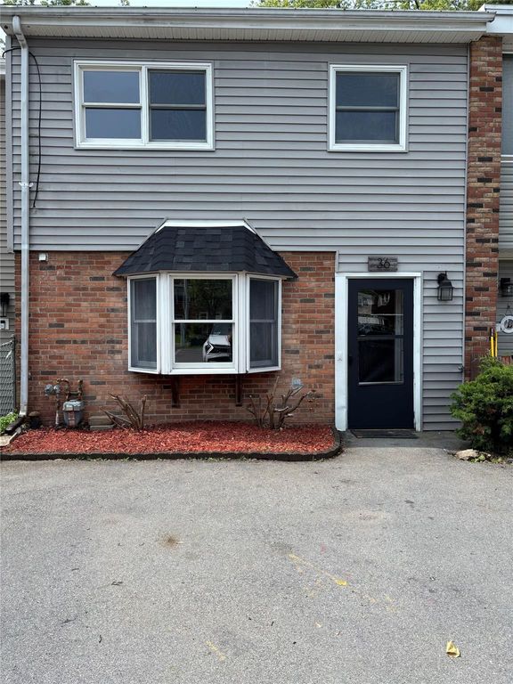 36 Hampton Court, Middletown, NY 10941