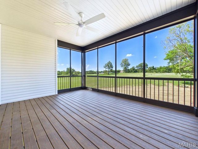 16 Schon Ct., Glen Carbon, IL 62034