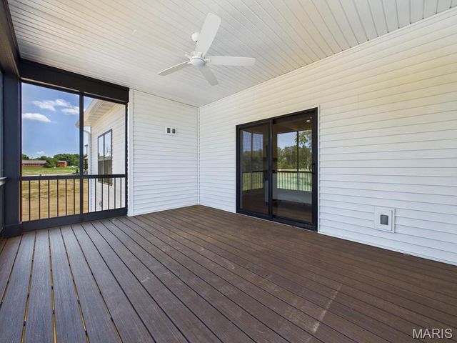 16 Schon Ct., Glen Carbon, IL 62034