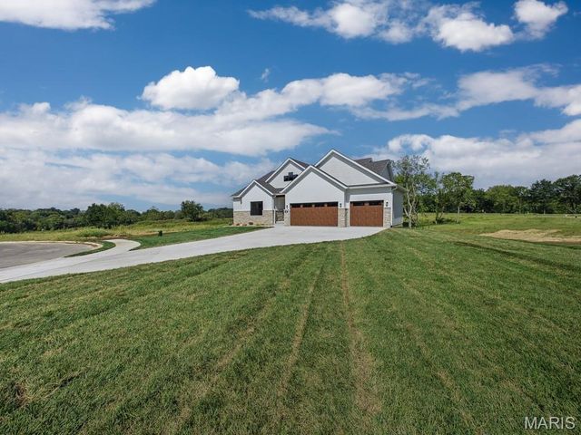 16 Schon Ct., Glen Carbon, IL 62034