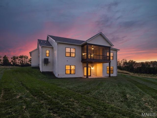 16 Schon Ct., Glen Carbon, IL 62034