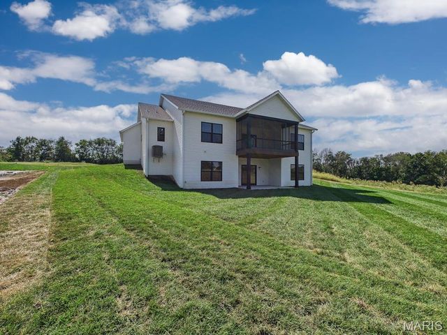 16 Schon Ct., Glen Carbon, IL 62034