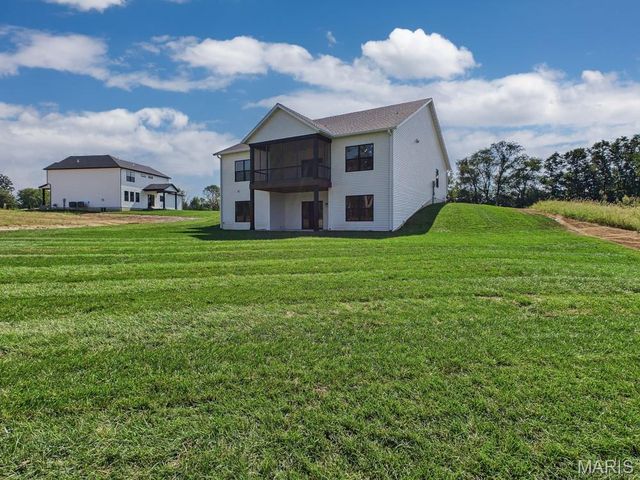 16 Schon Ct., Glen Carbon, IL 62034