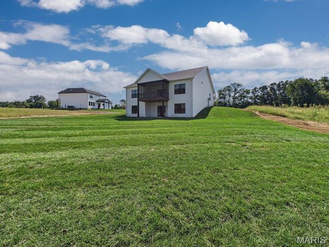 16 Schon Ct., Glen Carbon, IL 62034