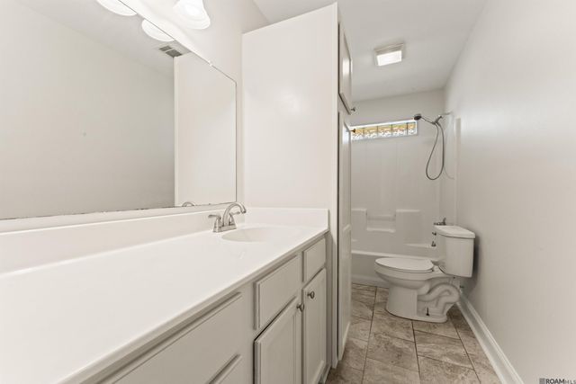 43498 S Lone Oak Rd, Gonzales, LA 70737