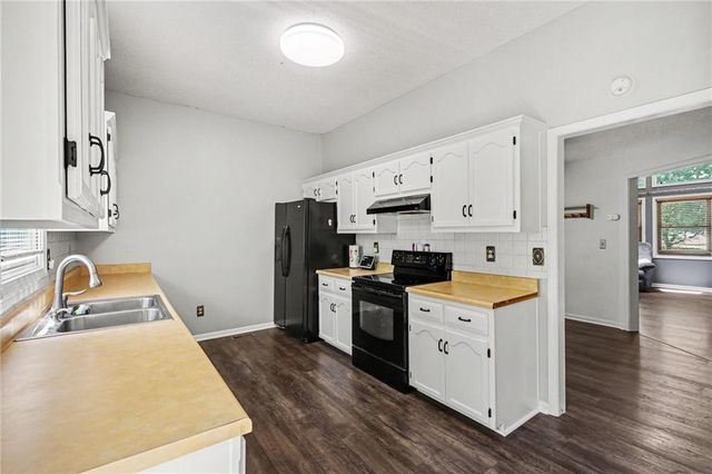 1409 NW 63rd Street, Kansas City, MO 64118