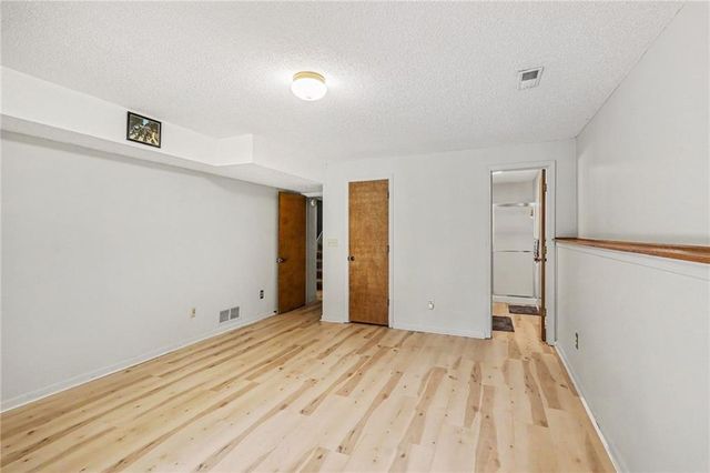 1409 NW 63rd Street, Kansas City, MO 64118