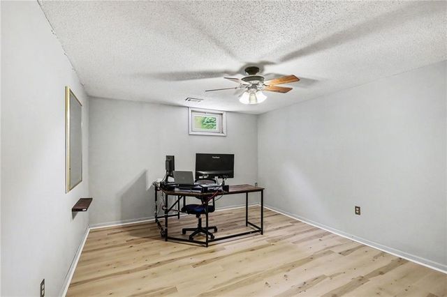1409 NW 63rd Street, Kansas City, MO 64118