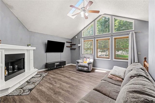 1409 NW 63rd Street, Kansas City, MO 64118