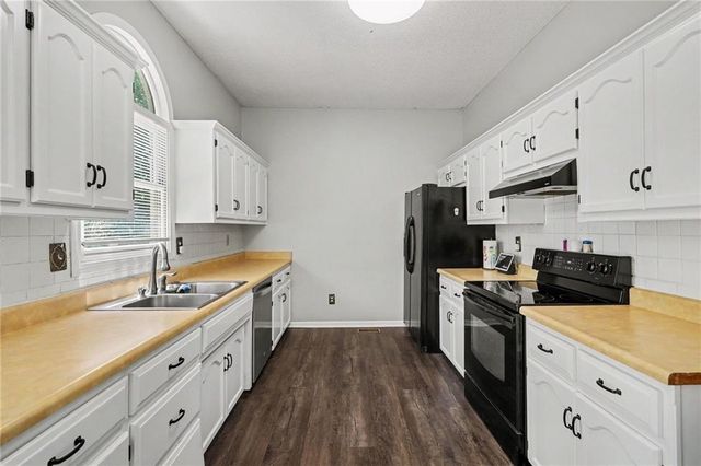 1409 NW 63rd Street, Kansas City, MO 64118