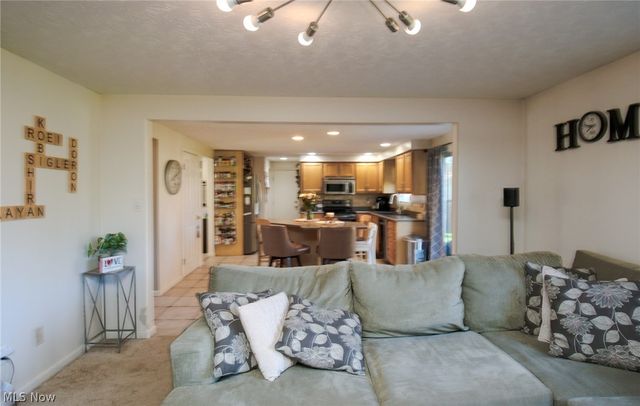 200 Briarbrook Court NE, Howland, OH 44484
