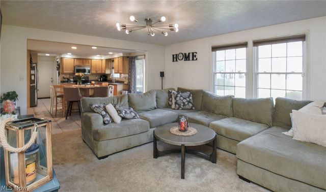 200 Briarbrook Court NE, Howland, OH 44484