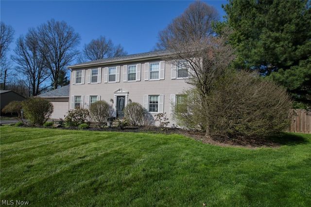 200 Briarbrook Court NE, Howland, OH 44484
