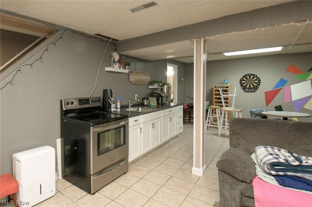 200 Briarbrook Court NE, Howland, OH 44484