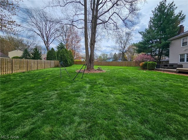 200 Briarbrook Court NE, Howland, OH 44484