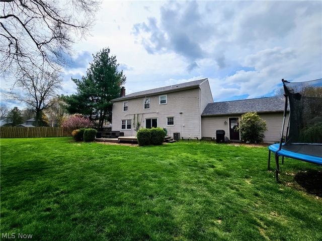 200 Briarbrook Court NE, Howland, OH 44484