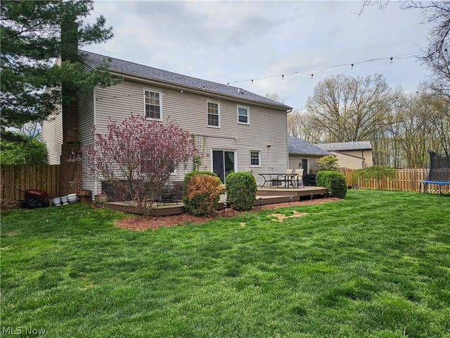 200 Briarbrook Court NE, Howland, OH 44484