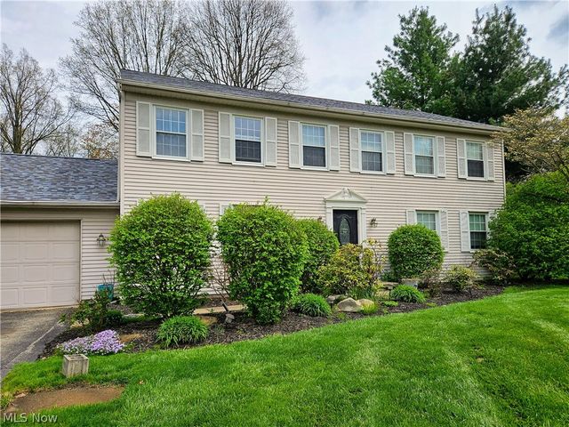 200 Briarbrook Court NE, Howland, OH 44484