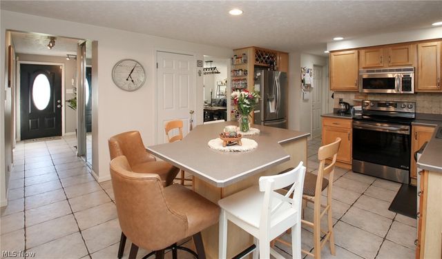 200 Briarbrook Court NE, Howland, OH 44484