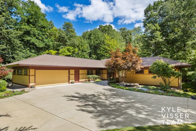 4444 Oak River Drive Ne, Plainfield Twp, MI 49525