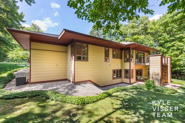 4444 Oak River Drive Ne, Plainfield Twp, MI 49525